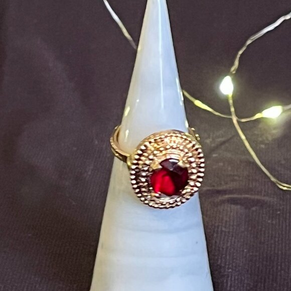 Vintage Sarah Coventry Ruby Red Cocktail Ring – ©SARAH Hallmark – Adjustable - Picture 3 of 10